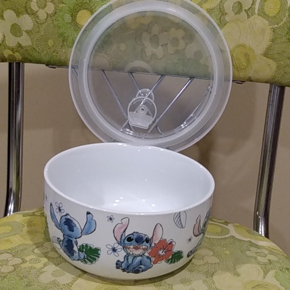 Disney Stitch bowl with lid - Picture 9 of 11